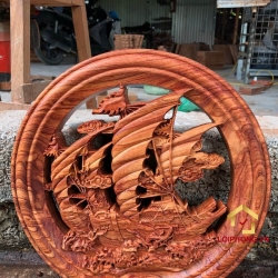 Đĩa gỗ phong thủy thuyền buồm bằng gỗ hương đường kính đĩa 30 cm dày 4 cm