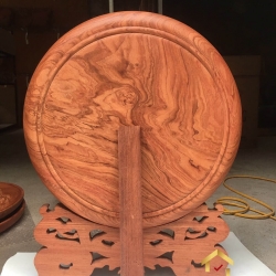 Đĩa gỗ trang trí anh hùng tương ngộ bằng gỗ hương đường kính đĩa 30 - 35 - 40 cm dày 4 cm