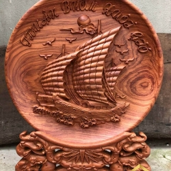 Đĩa gỗ trang trí thuận buồm xuôi gió bằng gỗ hương đường kính đĩa 30 - 35 - 40 cm dày 4 cm