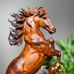 Tượng ngựa gỗ phong thủy tài lộc bằng gỗ trắc kích thước 46x24x16 cm 1