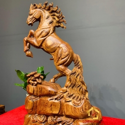 Tượng ngựa gỗ phong thủy tài lộc bằng gỗ cẩm kích thước 54x33x15 cm 2