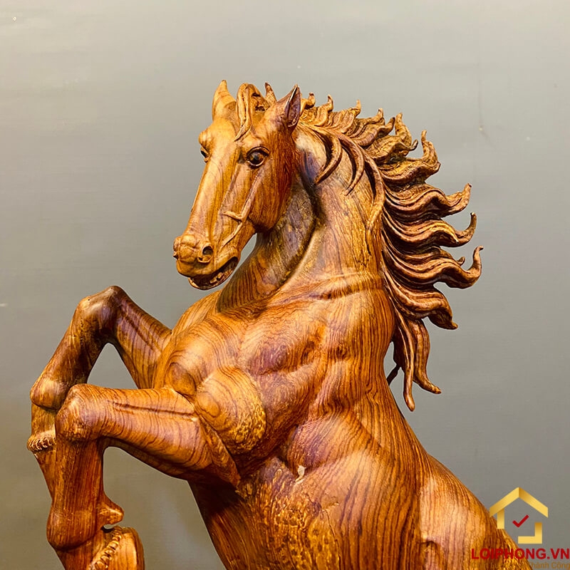 Tượng ngựa gỗ phong thủy tài lộc bằng gỗ hương kích thước 63x33x24 cm 4