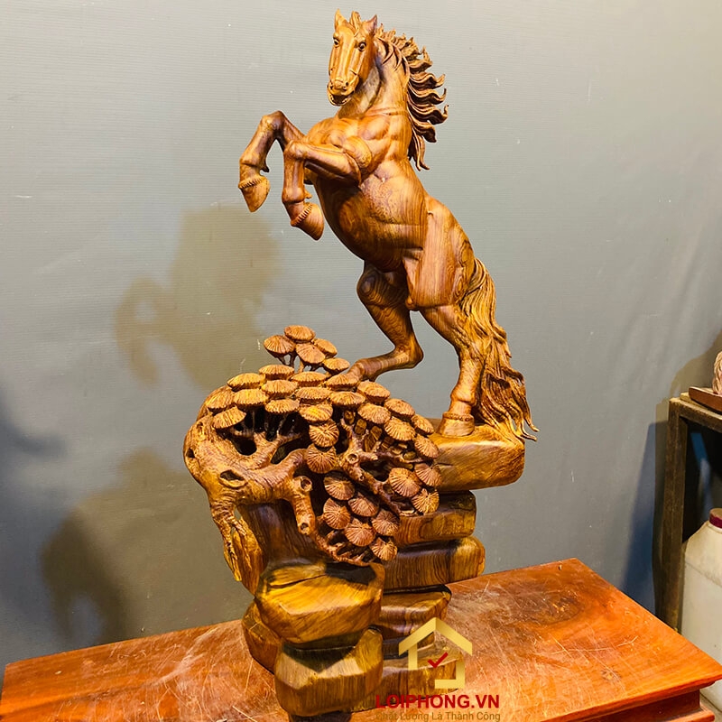 Tượng ngựa gỗ phong thủy tài lộc bằng gỗ hương kích thước 63x33x24 cm 5