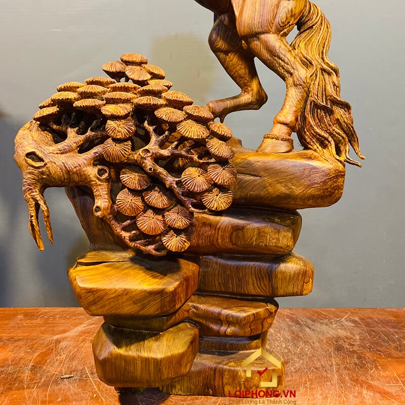 Tượng ngựa gỗ phong thủy tài lộc bằng gỗ hương kích thước 63x33x24 cm 9